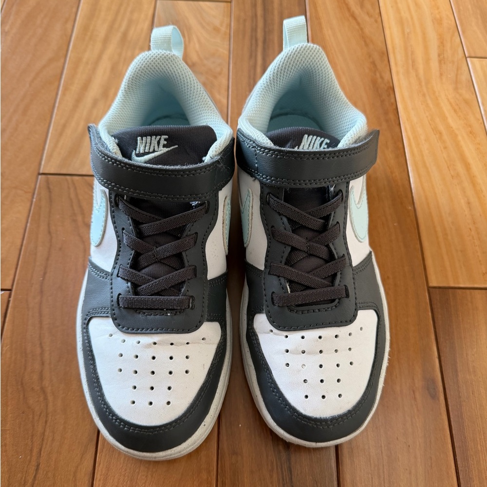 Nike Court Borough Low Sneakers
